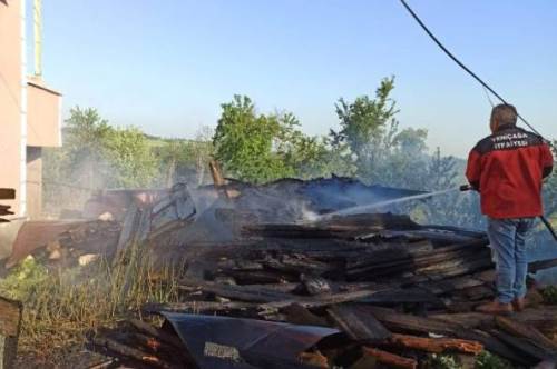 Bolu'da ahşap samanlık alevlere teslim oldu