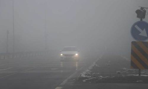 Bolu’da yoğun sis ve kar yağışı ulaşımı zorlaştırıyor