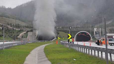 BOLU DAĞI TÜNELİ ULAŞIMA KAPANDI