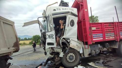 Bolu TEM Otoyolu’nda tır ve kamyon çarpıştı: 1 yaralı