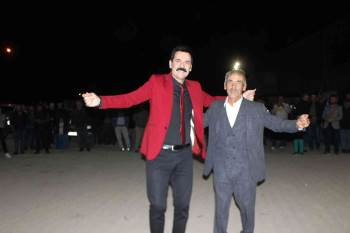 Bolulu Ramazan Çelik, Osmaneli’Ndeki Düğünde Misafirleri Coşturdu
