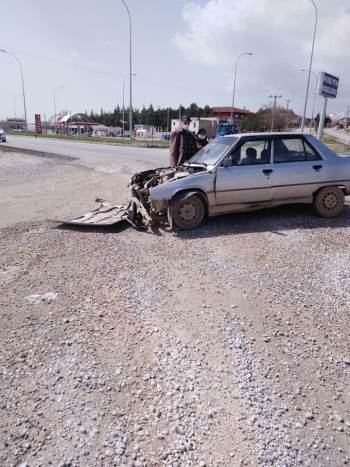 Bolvadin’De Trafik Kazası: 2 Yaralı
