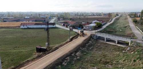 Bolvadin’de yol sorunu yaşayan mahallede asfalt çalışması başladı!