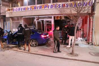 Börekçi dükkanı savaş alanına döndü: Hızını alamayınca...