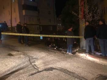 Boşandığı Eşi Ve Erkek Arkadaşını Bacaklarından Vurdu
