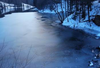 Bozcaarmut Gölet’İnin Kıyı Kesimleri Soğuk Havadan Dondu
