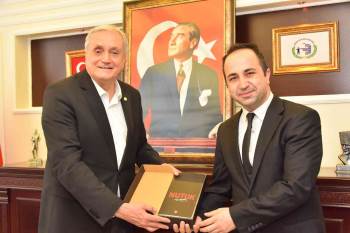 Bozüyük Ağız Ve Diş Sağlığı Merkezi Başhekimi Cerrah’Tan Başkan Bakkalcıoğlu’Na Ziyaret
