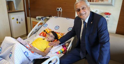 Bozüyük Belediye Başkanı, minik Ela'yı ESOGÜ'de ziyaret etti