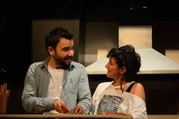 Bozüyük Belediye Tiyatrosu’Nun “Ayrılık” Adlı Oyunu Güldürmeye Devam Ediyor
