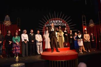 Bozüyük Belediye Tiyatrosu Perdelerini Muhteşem Bir Oyun İle Açtı
