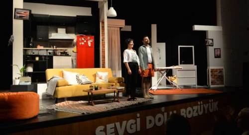 Bozüyük Belediye Tiyatrosu perdelerini ödüllü oyun ile açıyor