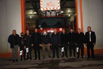 Bozüyük Belediyesi Başkan Yardımcıları, Nöbetçi Kamu Personelinin Yeni Yılını Kutladı
