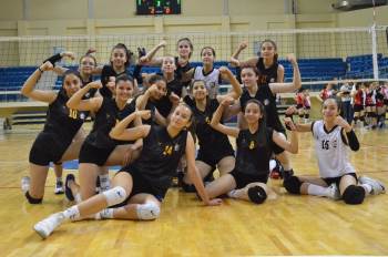 Bozüyük Belediyesi Eğitim Ve Spor Kulübü Kadın Voleybol Takımı Final Gruplarına Yükseldi
