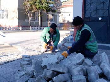 Bozüyük Belediyesi Kaldırım Ve Yol Çalışmalarını Sürdürüyor
