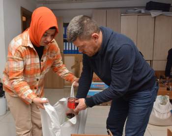 Bozüyük Belediyesi’Nden Depremzedelere “Sosyal Market” Ve Cansuyu Desteği
