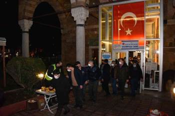 Bozüyük Belediyesi’Nden Kandil Şekeri İkramı
