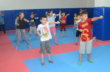 Bozüyük Belediyesi Yaz Spor Okulları’Nda Karate Kursu
