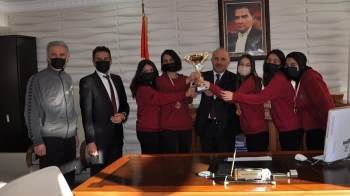 Bozüyük Fen Lisesi’Nin Genç Kızlar Dart Takımı İl Şampiyonu Oldu
