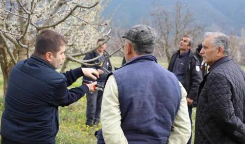 Bozüyük Kandilli Köyü’nde üreticilere budama ve gübreleme eğitimi