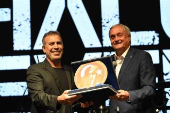 Bozüyük Kurtuluşunu Sevilen Sanatçı Haluk Levent’İn Konseri İle Kutladı
