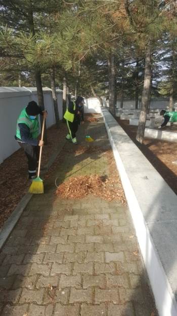 Bozüyük Şehitliği’Nde Temizlik
