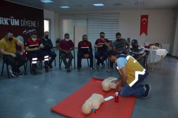 Bozüyük’Te 30 Beldiye Çalışanına ’Temel İlk Yardım Eğitimi’ Verildi
