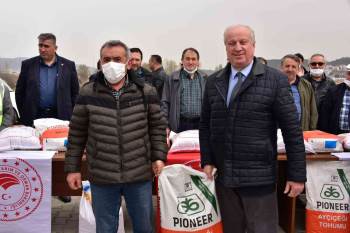 Bozüyük’Te Ayçiçeği Ve Nohut Tohumu Dağıtımı Yapıldı
