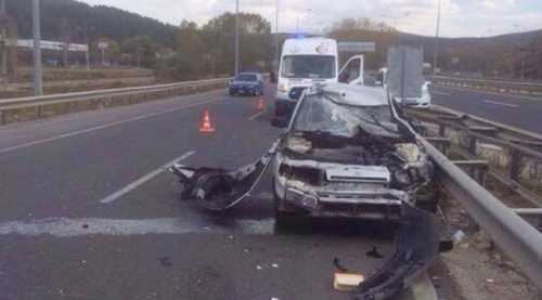 Bozüyük'te bariyerlere çarptı