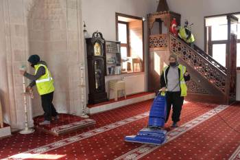 Bozüyük’Te Camilerde Ramazan Temizliği
