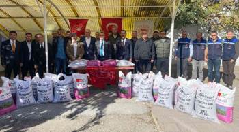 Bozüyük’Te Çiftçilere Tohum Dağıtıldı
