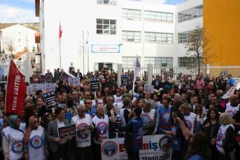 Bozüyük’Te Eğitim Camiası Öğretmene Şiddeti Kınadı
