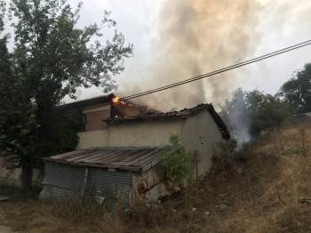 Bozüyük’Te Ev Yangını
