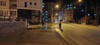 Bozüyük’Te Kaldırımlar Tazyikli Suyla Yıkanarak Bayrama Hazırlanıyor
