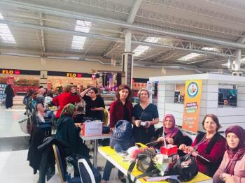 Bozüyük’Te Kursiyerler Örüyor, Minik Kalpler Isınıyor
