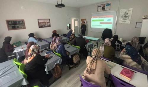 Bozüyük’te kursiyerlere “sağlıklı aile” ve tütün bağımlılığı eğitimi verildi