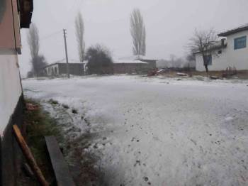 Bozüyük’Te Mevsimin İlk Karı Yağdı
