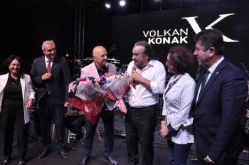 Bozüyük’Te On Binlerce Vatandaş Volkan Konak Konserinde Coştu
