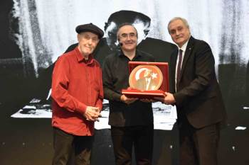 Bozüyük’Te Sunay Akın Ve İlhan Şeşen’Den Unutulmaz Bir Gece
