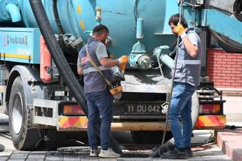 Bozüyük’Te Yağmur Suyu Ve Kanalizasyon Hatları Temizleniyor
