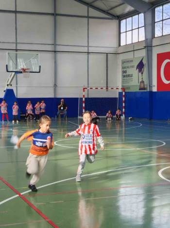 Bozüyük’Te Yapılan Geleneksel Çocuk Oyunları Heyecanlı Yarışmalara Sahne Oldu
