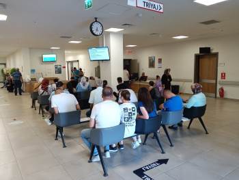 Bozüyük’Te Yemek Sonrası Fenalaşan 65 İşçi Hastaneye Başvurdu
