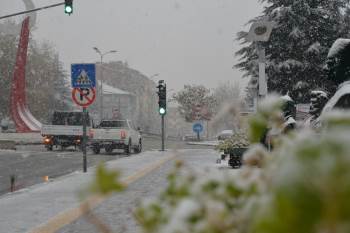 Bozüyük’Te Yılın İlk Karı Yağdı
