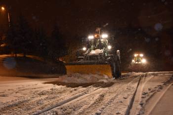 Bozüyük’Te Yol Açma Çalışmaları Gece Boyunca Devam Etti
