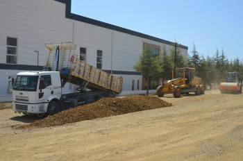 Bozüyük’Te Yol Ve Çevre Düzenleme Çalışmaları Devam Ediyor
