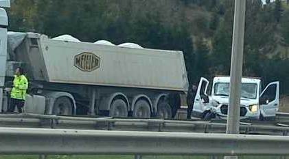 Bozüyük'ten Eskişehir'e geliyordu: Tıra arkadan çarptı!