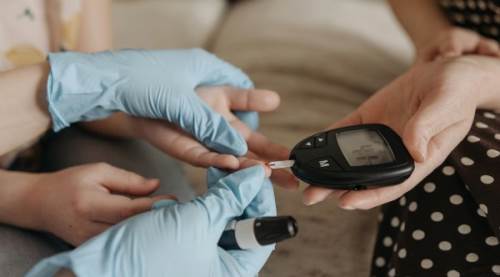 Brittle diyabet nedir? Yalnızca yüksek veya düşük şeker değil — nedenleri, belirtileri ve modern yönetim yaklaşımları