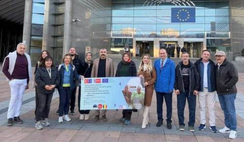 Brüksel’de yaşlıların dijital okuryazarlığı masaya yatırıldı