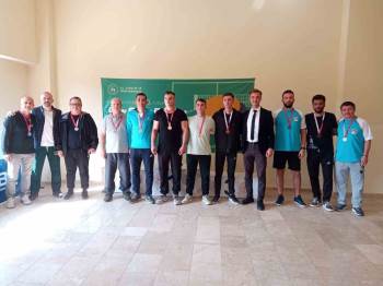 Bşeü, Masa Tenisinde Yarıştı
