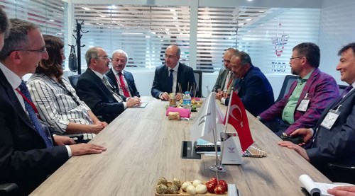 Bu adamlar ne konuşuyor!