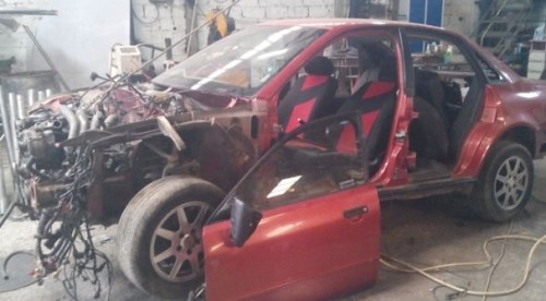 Bu araba için kafasına sıktılar!